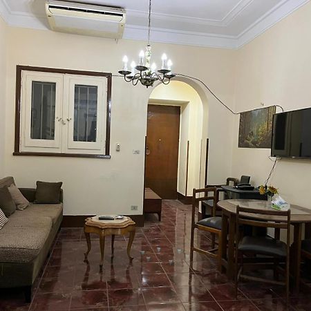 Beautiful Apartment In The Heart Of El Cairo Exterior foto